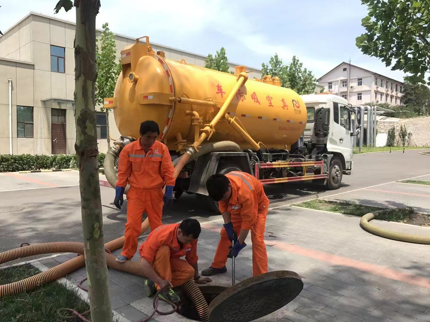 盘锦化粪池清理与5-8吨吸粪车施工效率分析